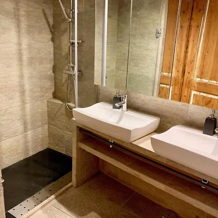 Sunny In Town With Terrace 리스본